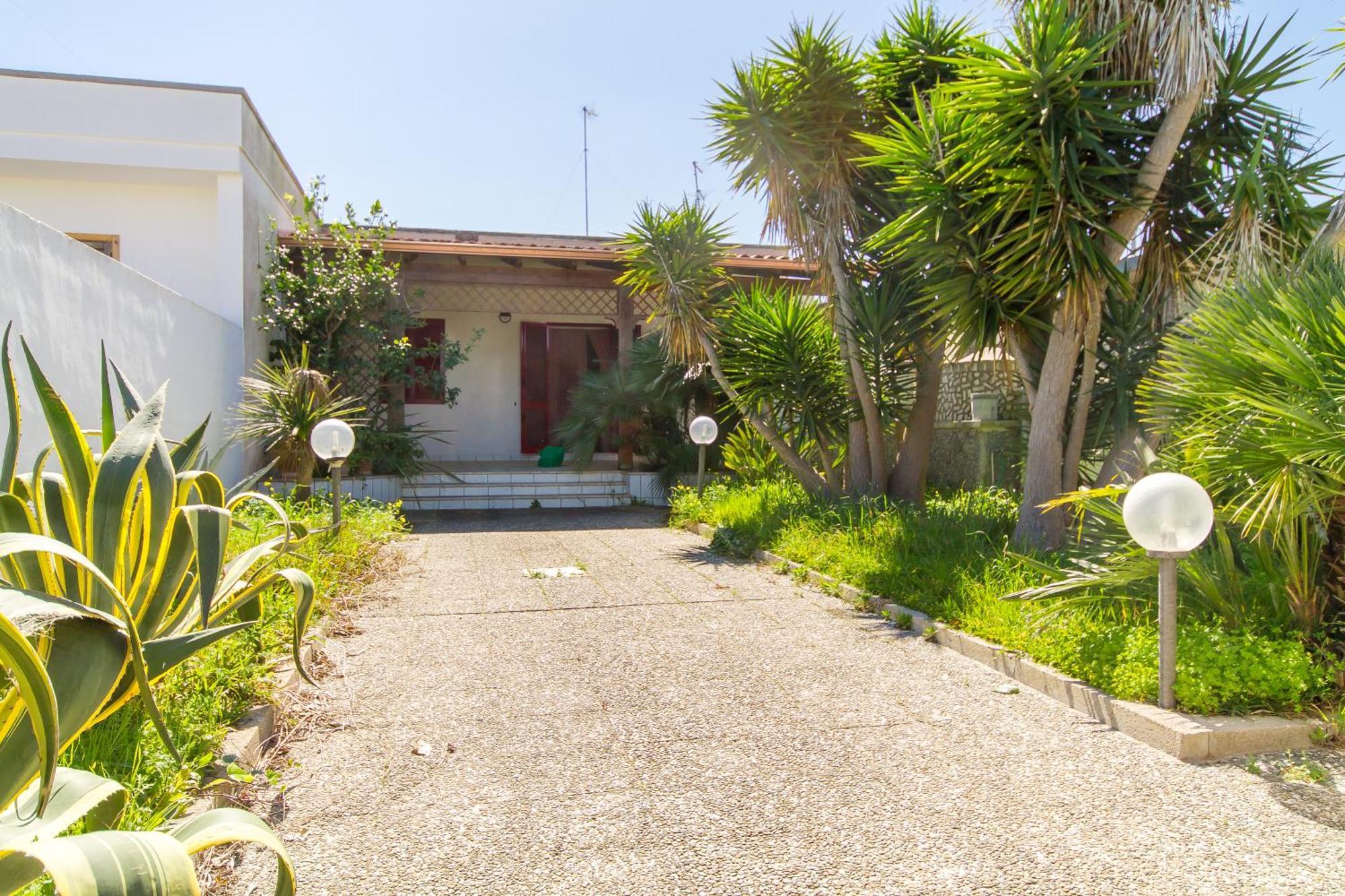 Villetta Rossa With Garden - Happy Rentals Melendugno Eksteriør bilde